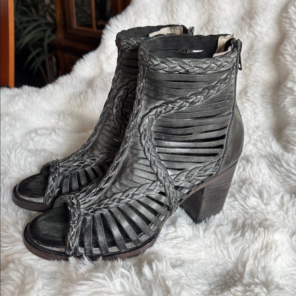 FREEBIRD Bela Ankle Booties Strappy Sandals Black Size 9 🖤🩶